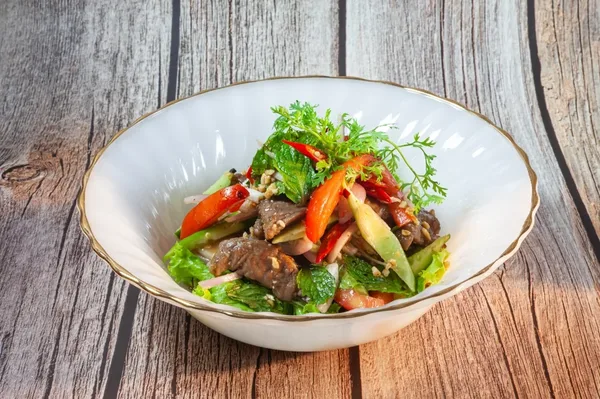 Salade de boeuf thaï, sauce prik