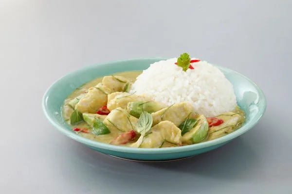 poulet au curry vert et riz thaï