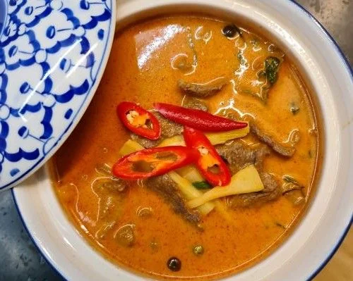 Boeuf au Curry rouge, riz thaï