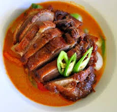 Canard à la sauce cacahuètes, riz thaï
