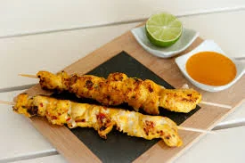 Brochettes de poulet satay